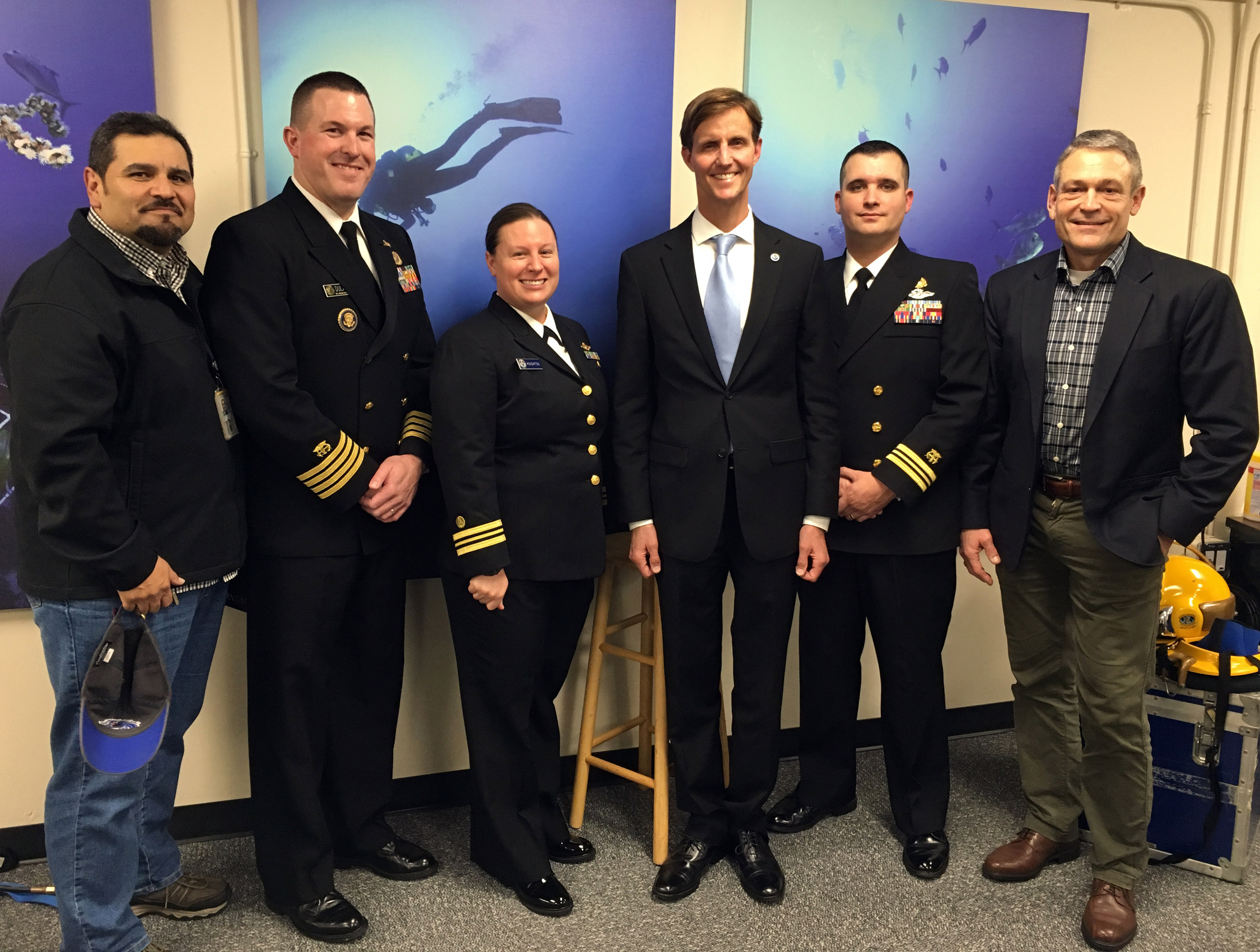 NOAA Diving Center staff posing with Dr. Tim Gallaudet.