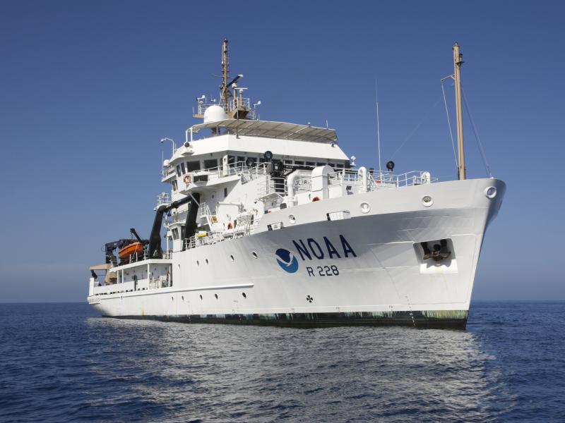 NOAA Ship Reuben Lasker at sea