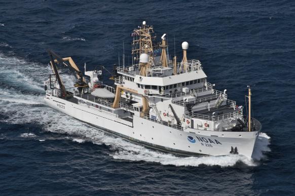NOAA Ship Pisces underway