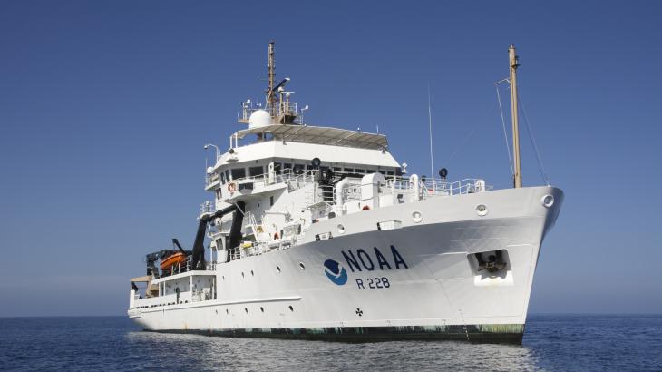NOAA Ship Reuben Lasker at sea
